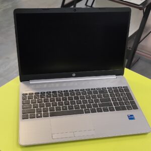 Portátil Hp 250 G8 i7/16 gb/ 512 gb ssd segunda mano